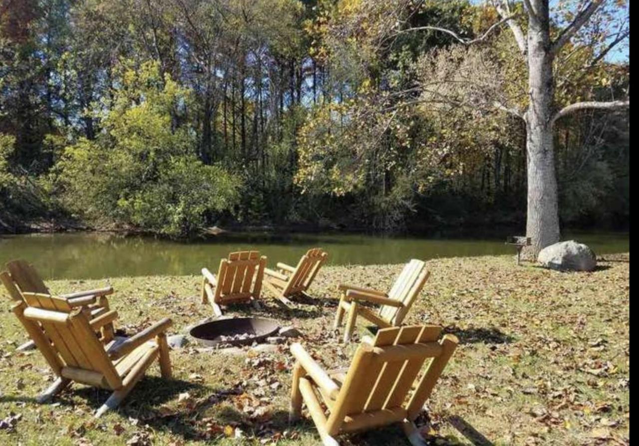 Bill's On Little Pigeon River *