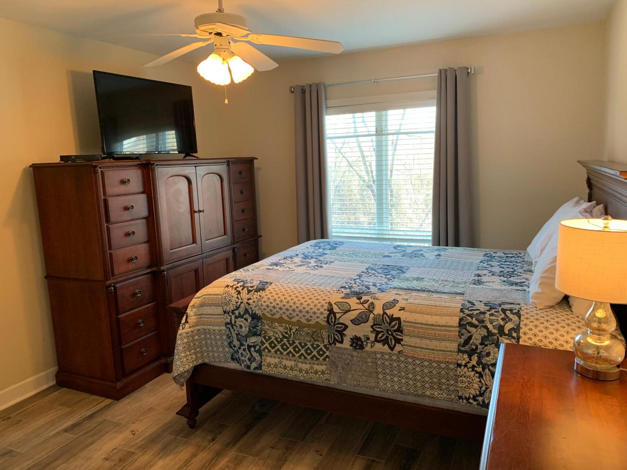 Bill's On Little Pigeon River Apartment *